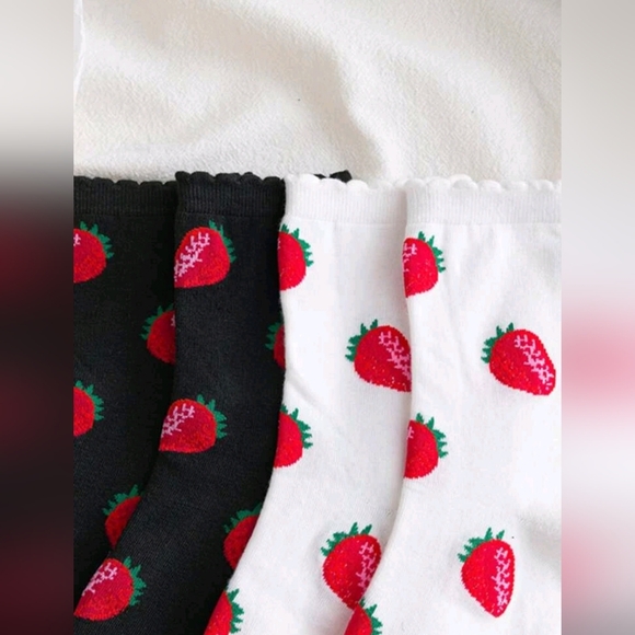 2pairs Strawberry Print Crew Socks - Picture 2 of 6